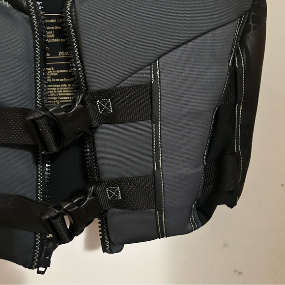 HYPERLITE WOMEN’S VEST USCG APPROVED BLACK GRAY MEDIUM CERTIFIED SAFETY MARINE - Picture 8 of 10